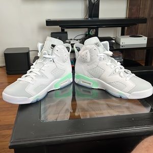Jordan 6 Mint. Leather/nubuck. Mens size 9.5 Woman’s size 11. No box or receipt